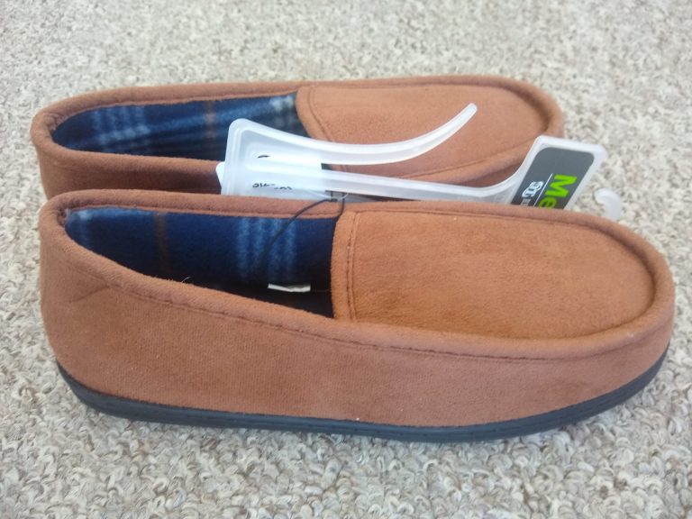 DT Revolution Men's Slippers (Dollar General)